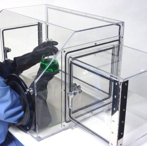 Glovebox for isolation in labs, cleanrooms & mail inspection